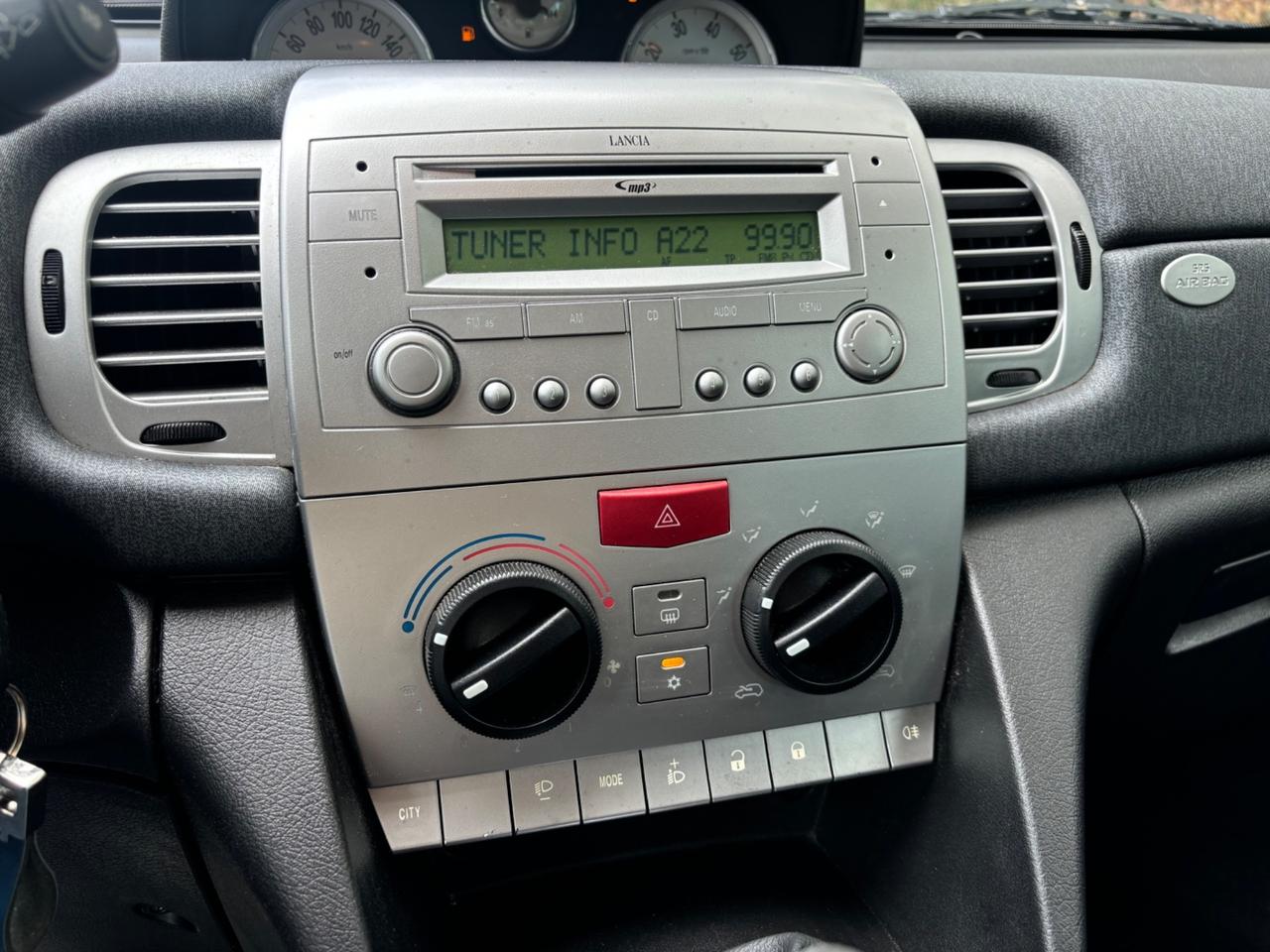 Lancia Ypsilon 1.2 69 CV NEOPATENTATI
