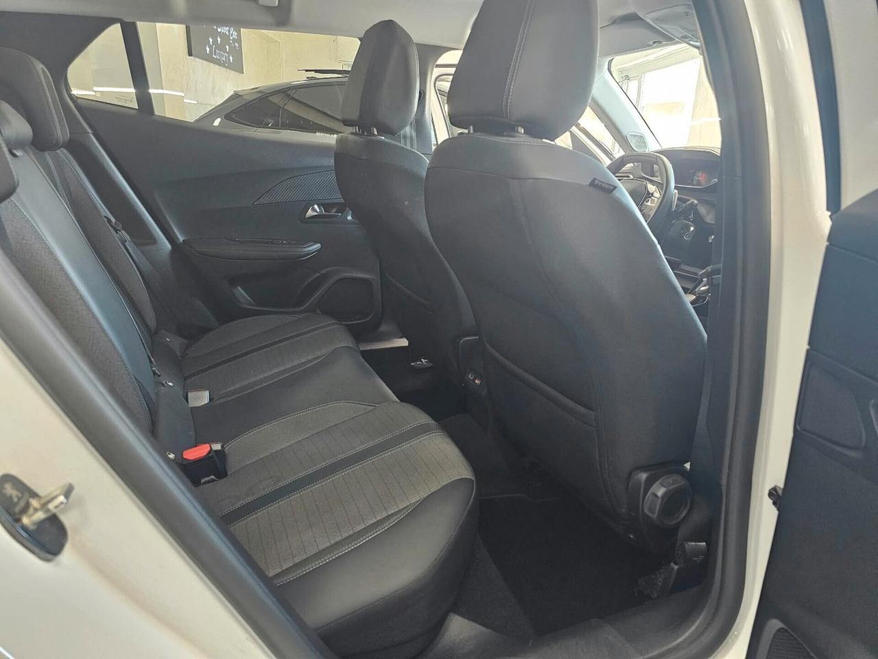 NUOVA PEUGEOT 2008 ALLURE PACK BICOLOR EDITION 1.5 BLUEHDI 131CV EAT8 F1