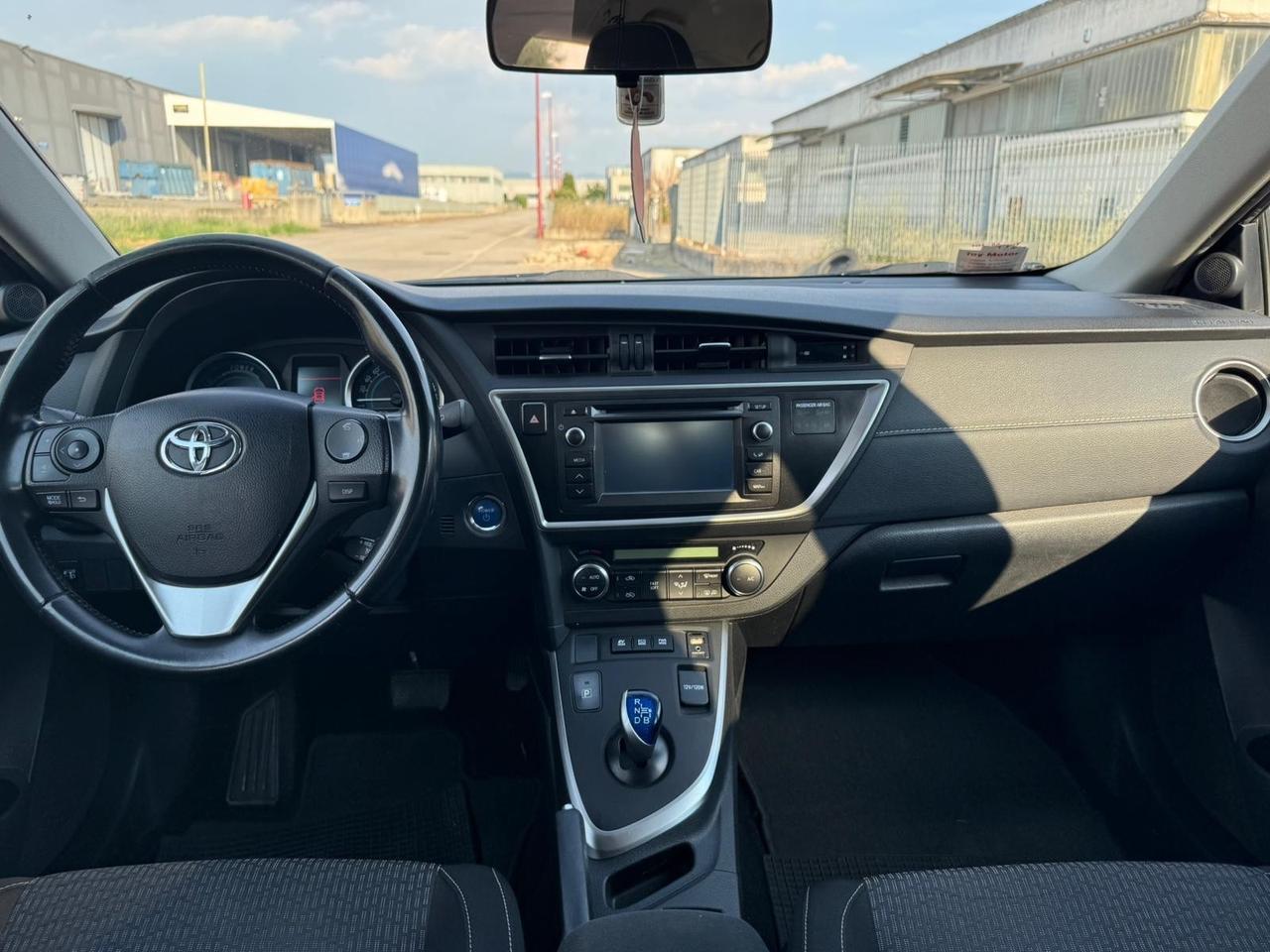 Toyota Auris 1.8 Hybrid. Cambio automatico