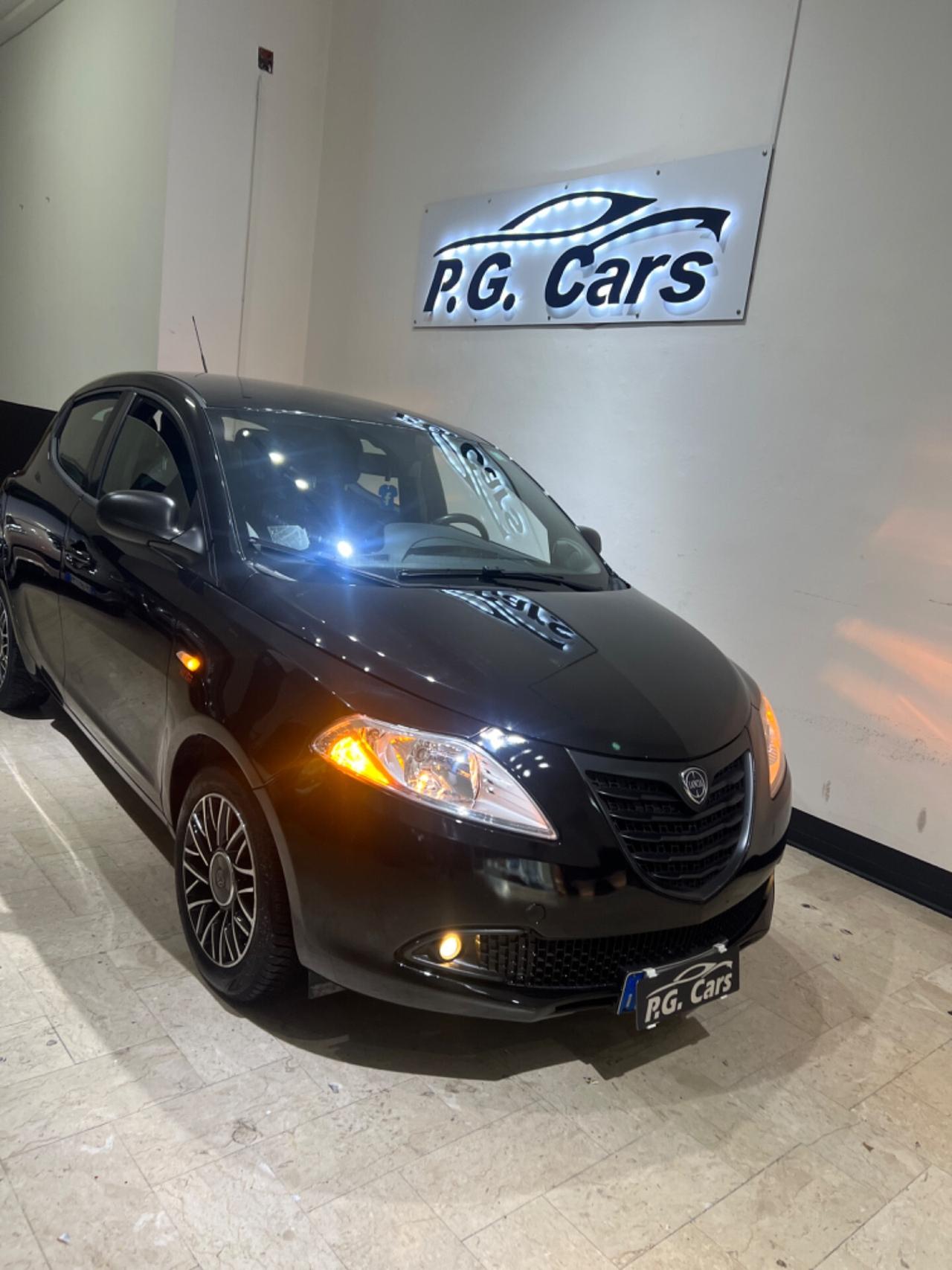 Lancia Ypsilon 1.3 MJT 16V 95 CV 5 porte S&S S Momodesign