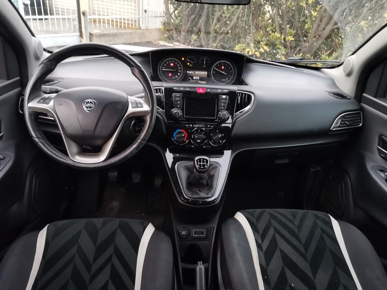Lancia Ypsilon 1.2 69 CV 5 porte Unyca