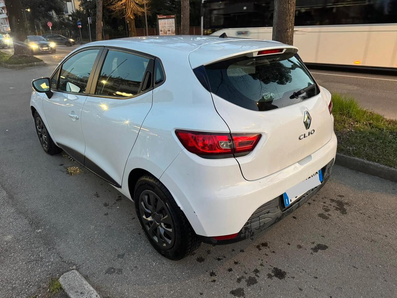 Renault Clio 1.2 75CV 5 p INTENS NEOPATEN GARANZIA 12 MESI