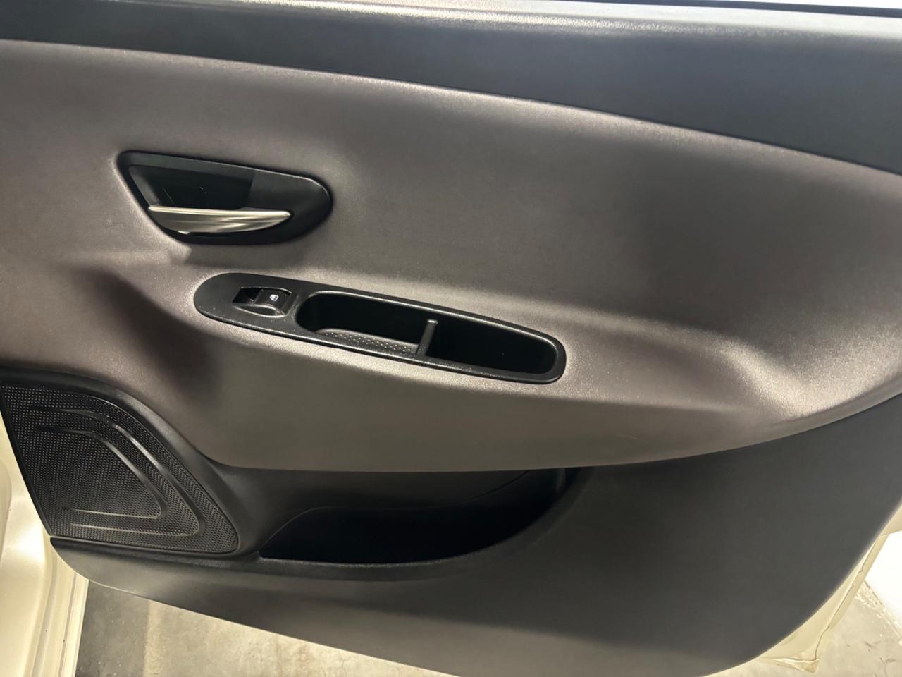 Lancia Ypsilon 1.2 BENZINA 69 CV Platinum |OK NEOPATENTATI |