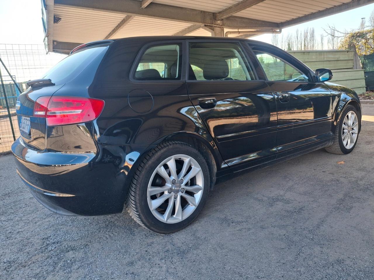 Audi A3 SPB 1.6 TDI 105 CV* CERCHI 17"*