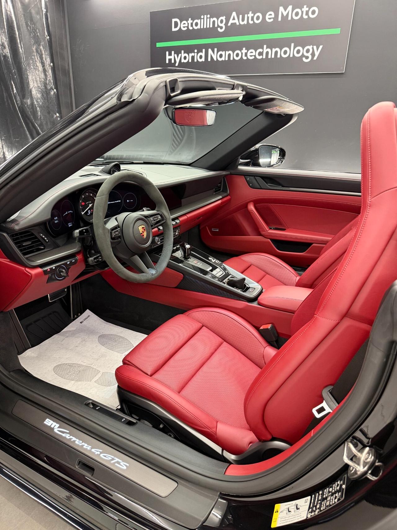 Porsche 911 Carrera 4 GTS Cabriolet