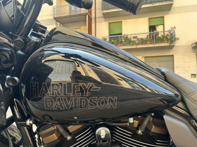 HARLEY-DAVIDSON CVO Road Glide ST