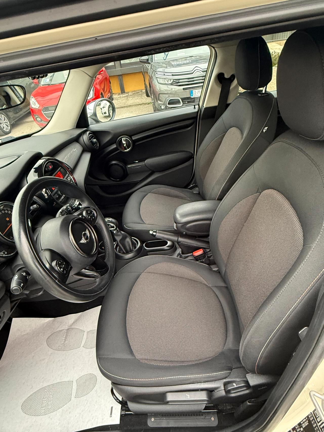 " UNA CHICCA " Mini 1.5 One D Business 5 porte