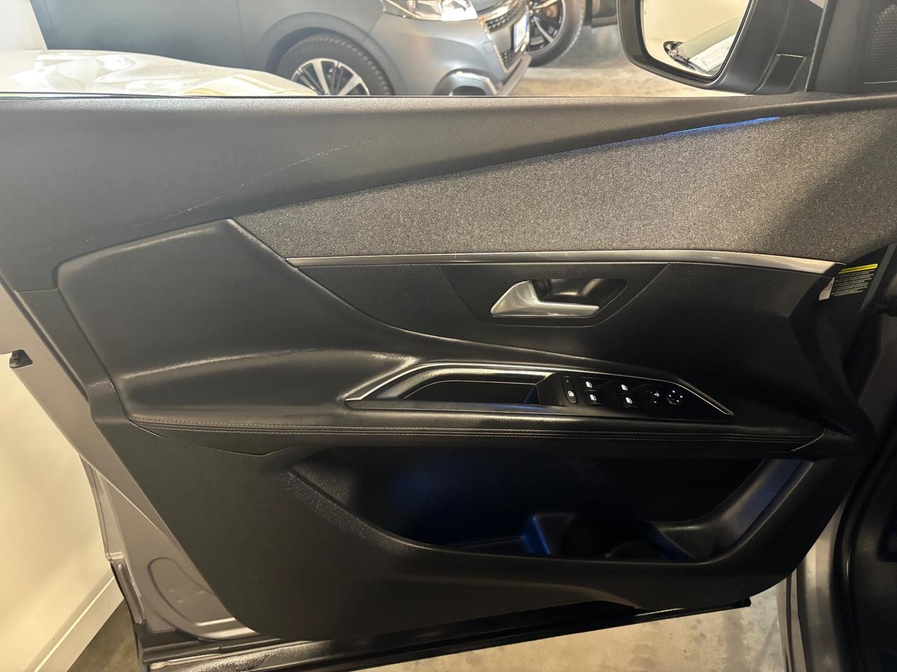 Peugeot 3008 1.2 BENZINA S&S Allure