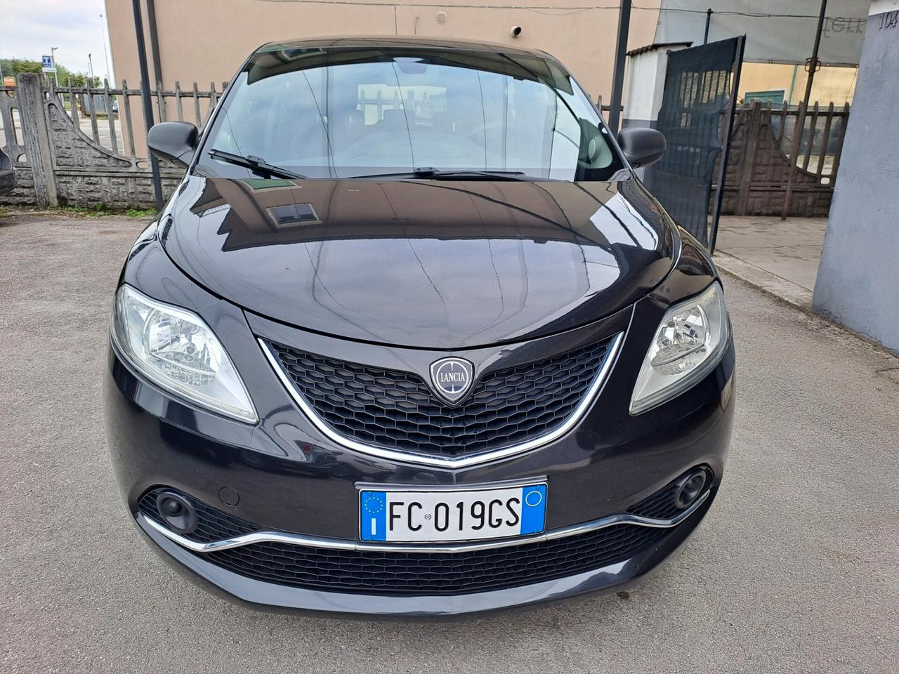 Lancia Ypsilon 1.2 69CV - OK NEOPATENTATI