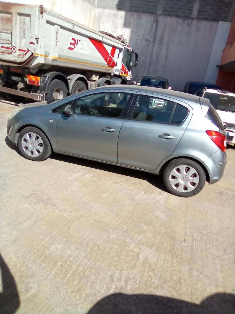 Opel corsa 1.2 5 porte gpl