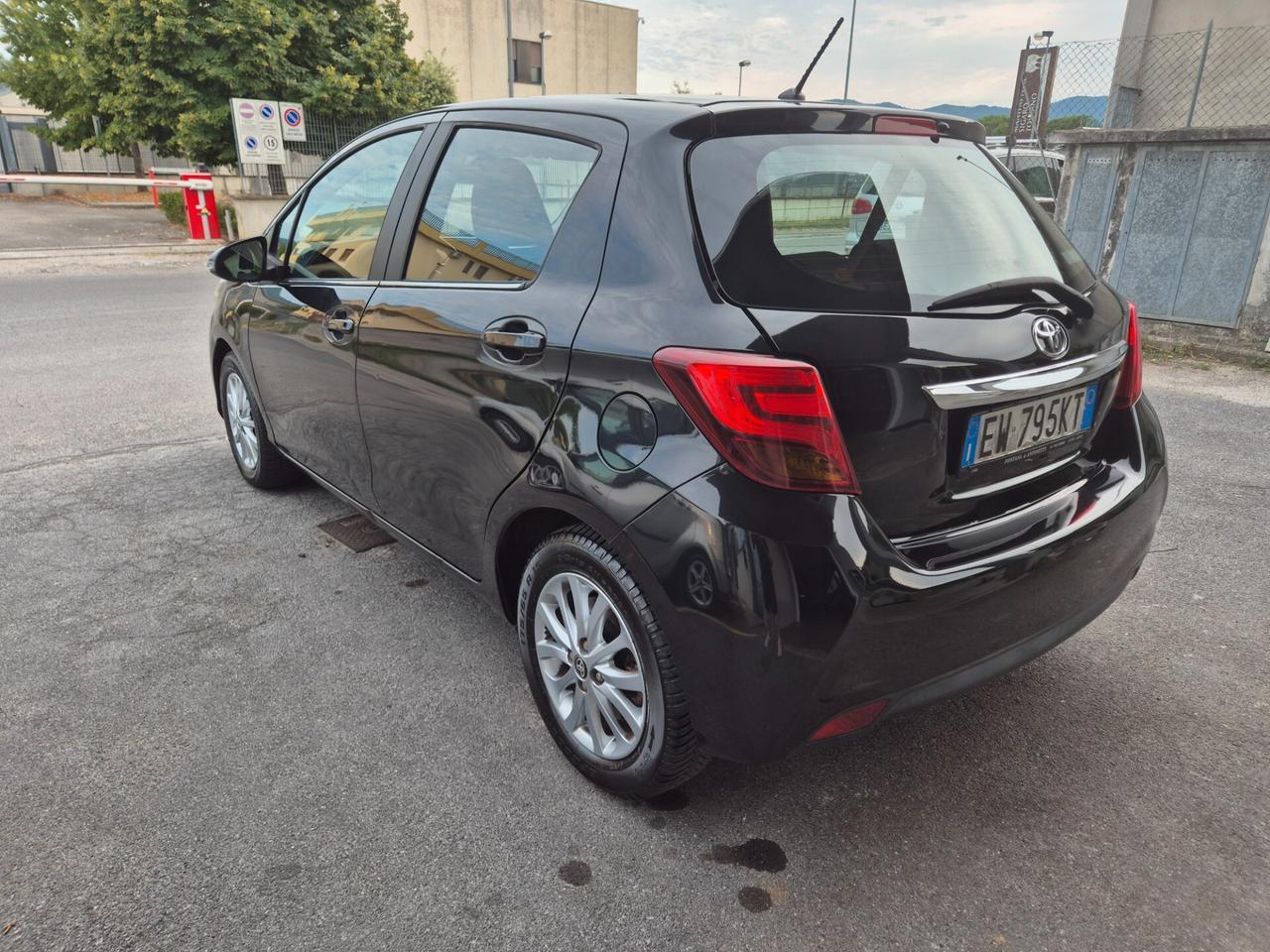 Toyota Yaris 1.0 5 porte Lounge POCHISSIMI KM!!!!!!!