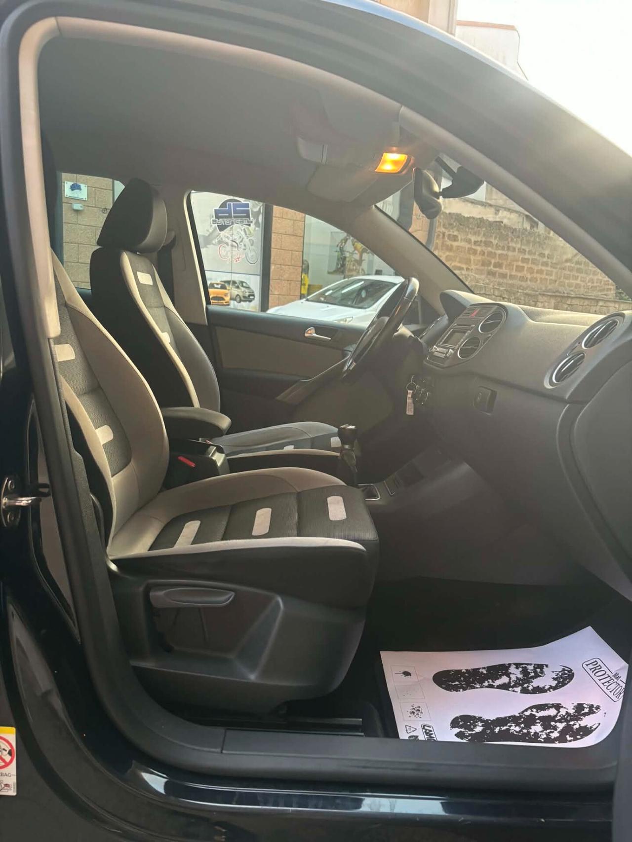 Volkswagen Tiguan 2.0 16V TDI DPF Sport & Style (18°)