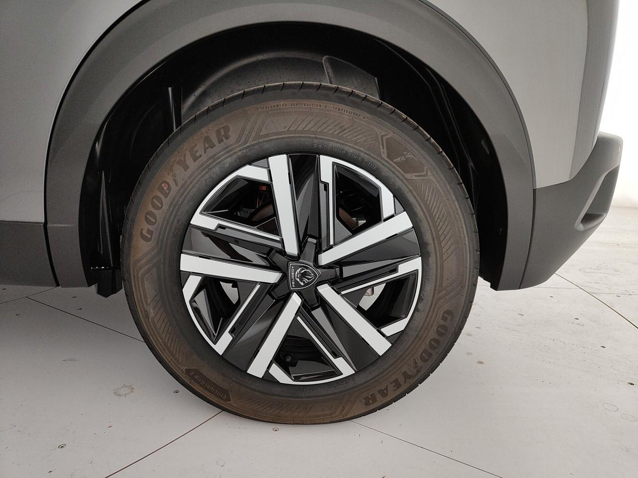 Peugeot 2008 motore elettrico 136 CV Active