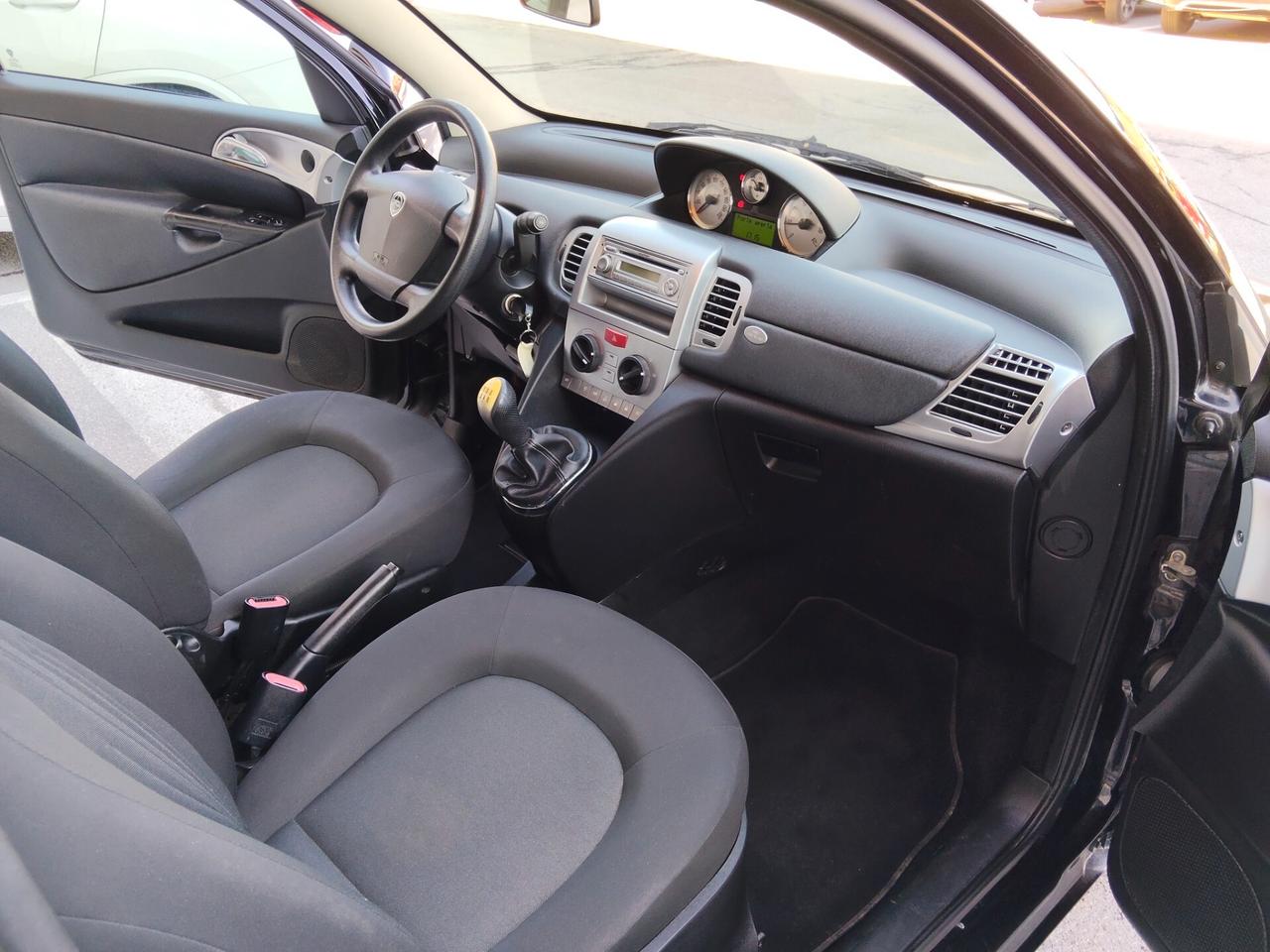 Lancia Ypsilon 1.3 MJT 75 CV Unyca