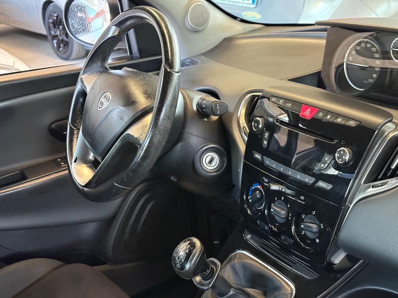 Lancia Ypsilon 0.9 TwinAir 85 CV 5 porte Metano Ecochic Gold