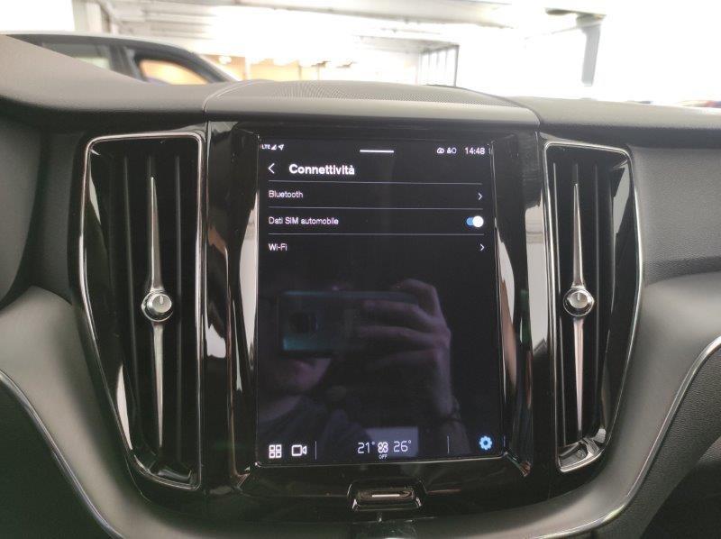 VOLVO XC60 (2017-->) - XC60 B4 Geartronic Momentum