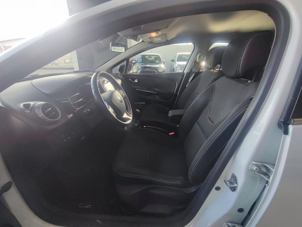 Renault Clio 1.2 5 PT Costume National