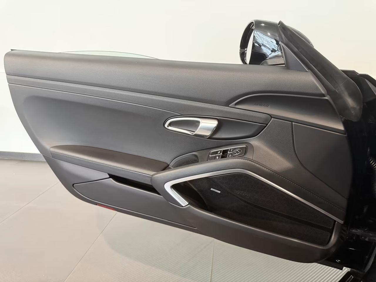 Porsche Cayman 718 *Sistema di scarico sportivo Bose