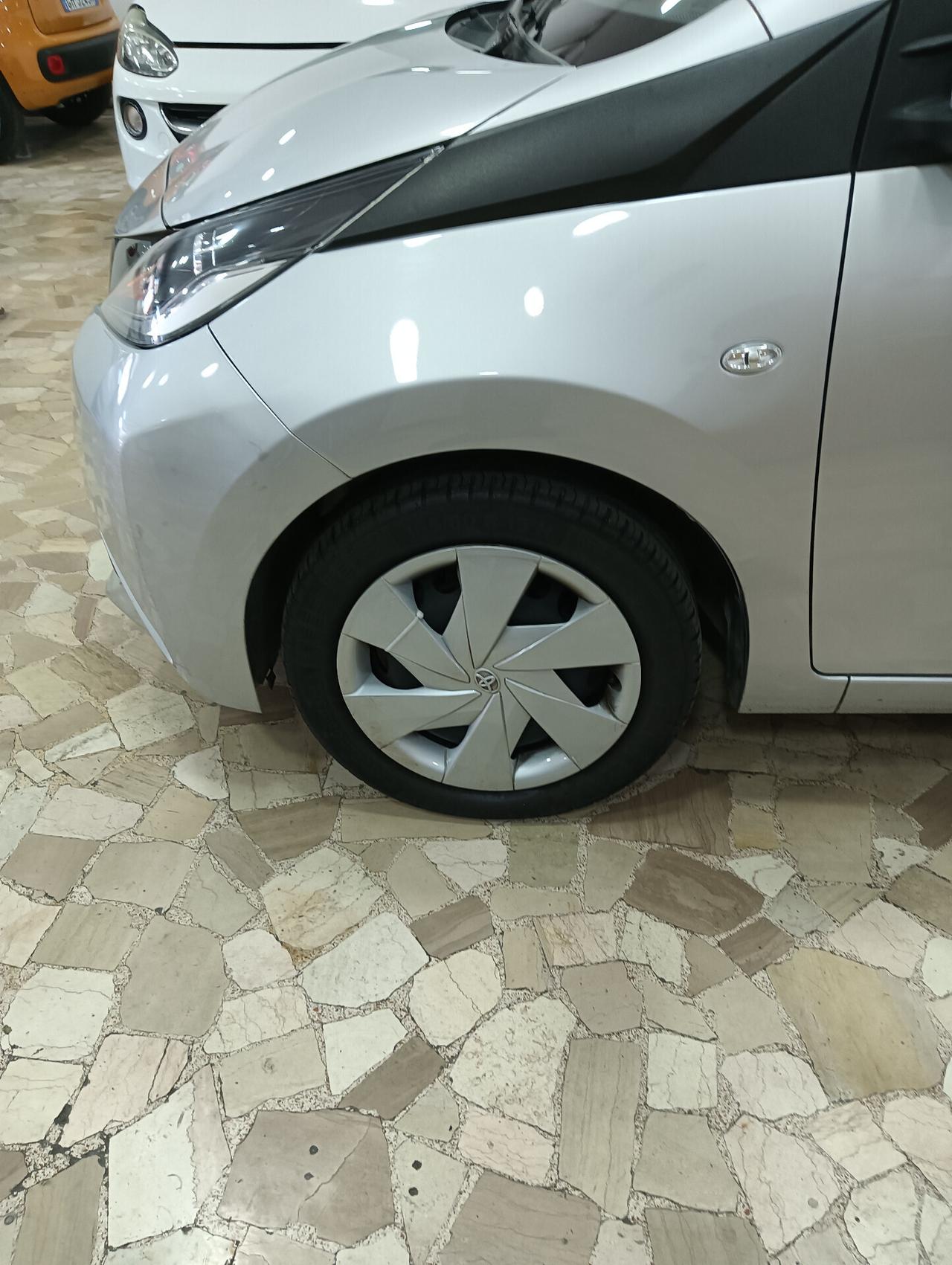 Toyota Aygo 1.0 VVT-i 72 CV 5 porte x-trend MMT