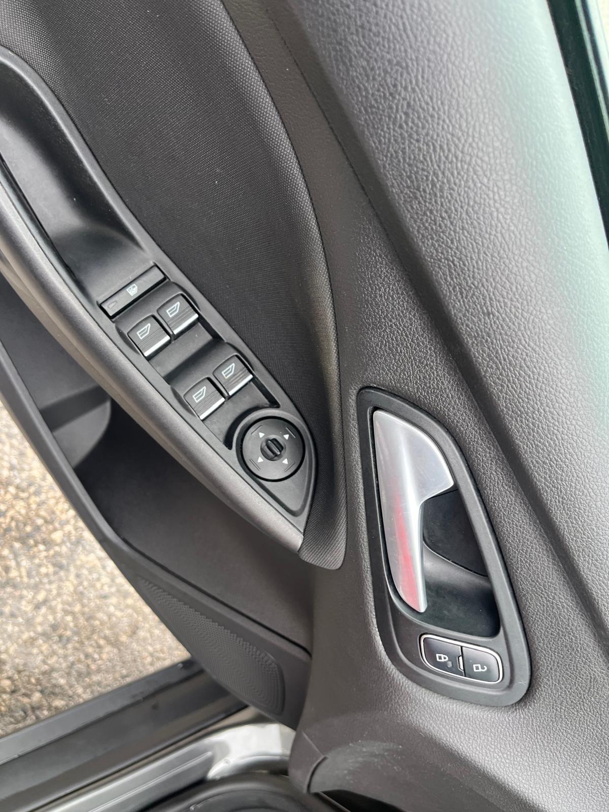 Ford focus-5P-1.0 ecoboost-benz-2016