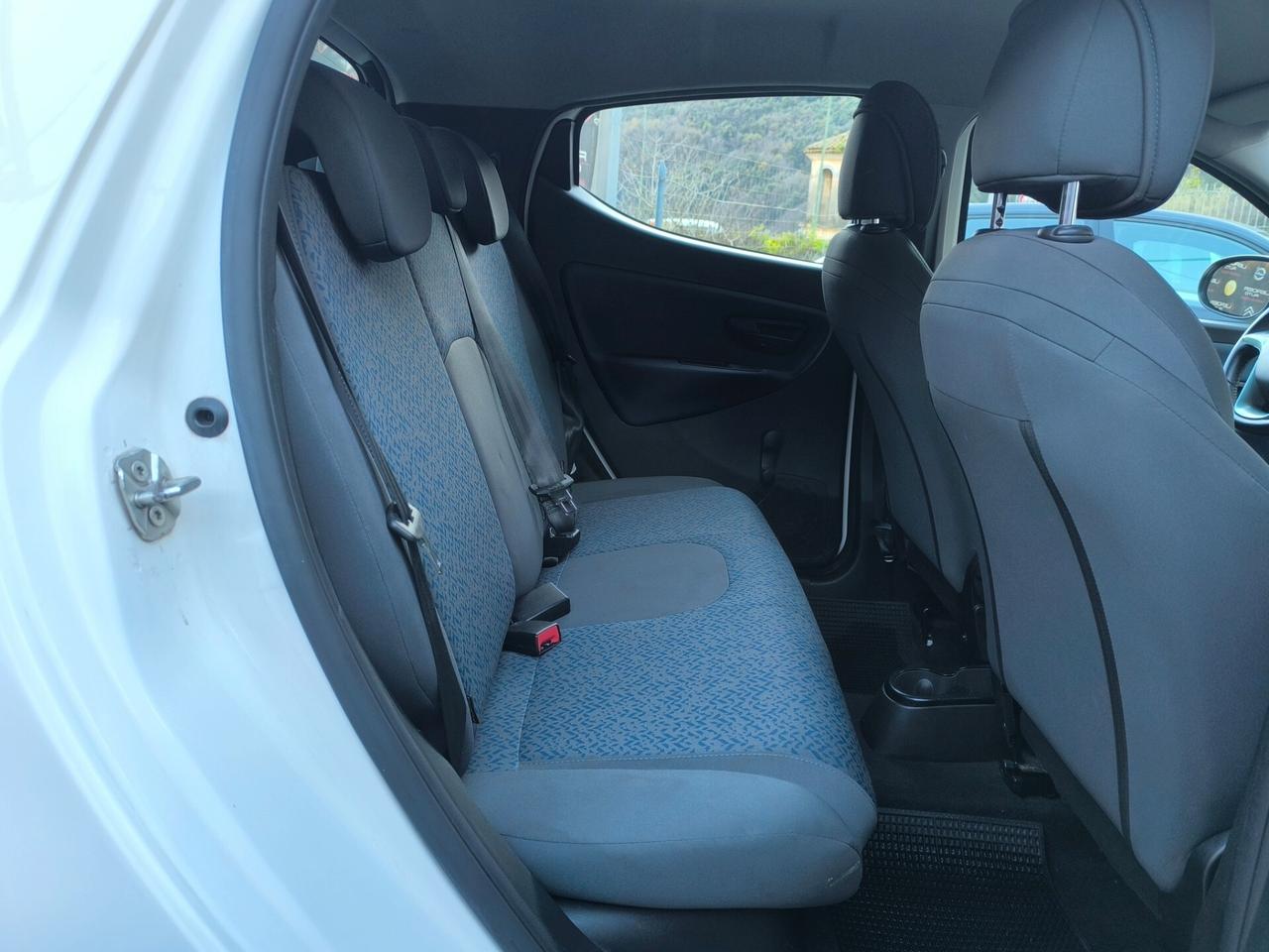 Lancia Ypsilon 1.0 FireFly 5 porte S&S Hybrid Silver