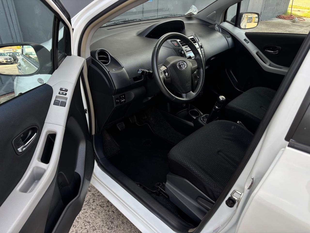 Toyota Yaris 1.0 benzina. Garanzia 12mesi. Neopatentati