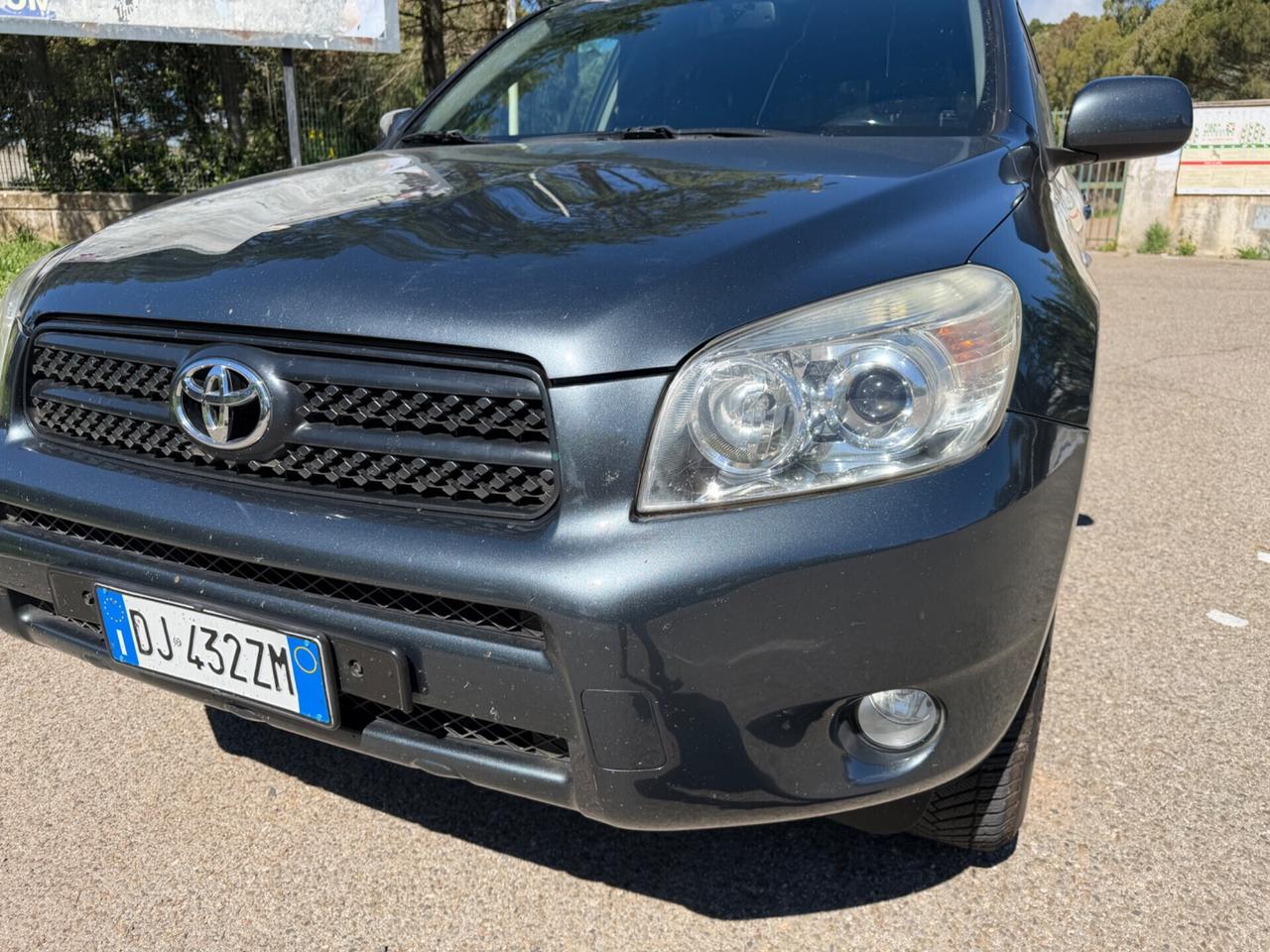 Toyota RAV 4 2.2 D-4D 136 CV tenuto maniacalmente