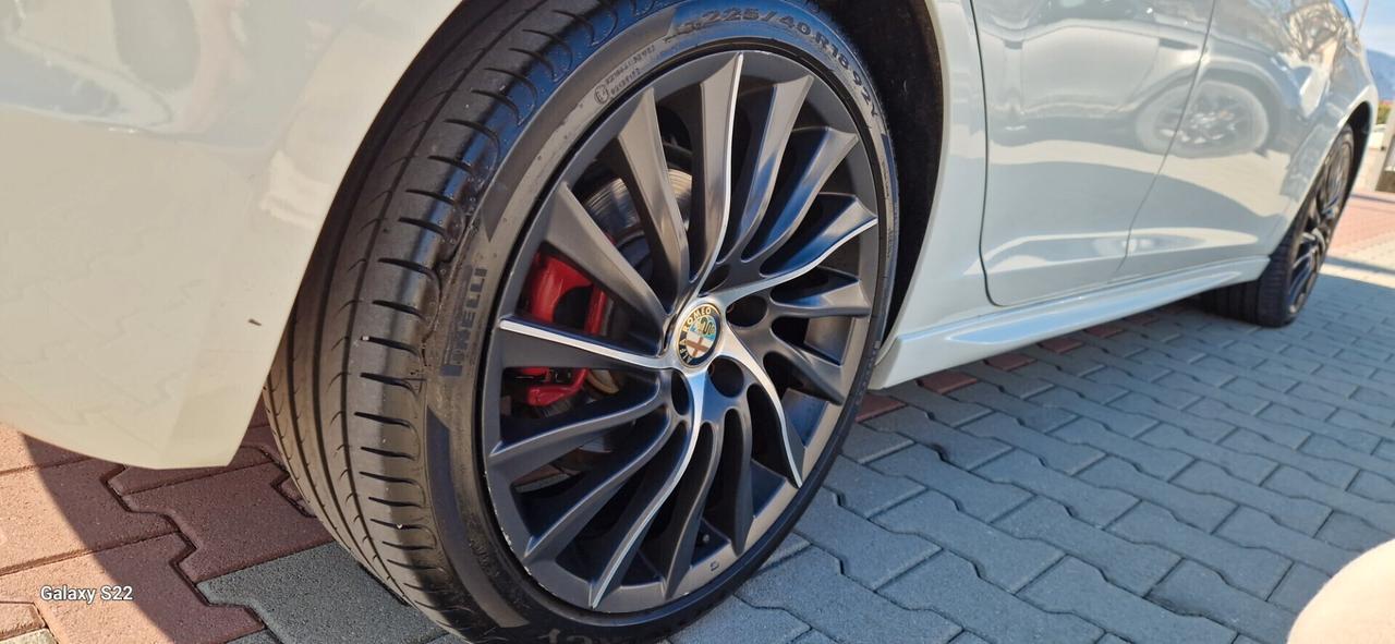 Alfa Romeo Giulietta 1750 240cv Turbo TCT Quadrifoglio Verde