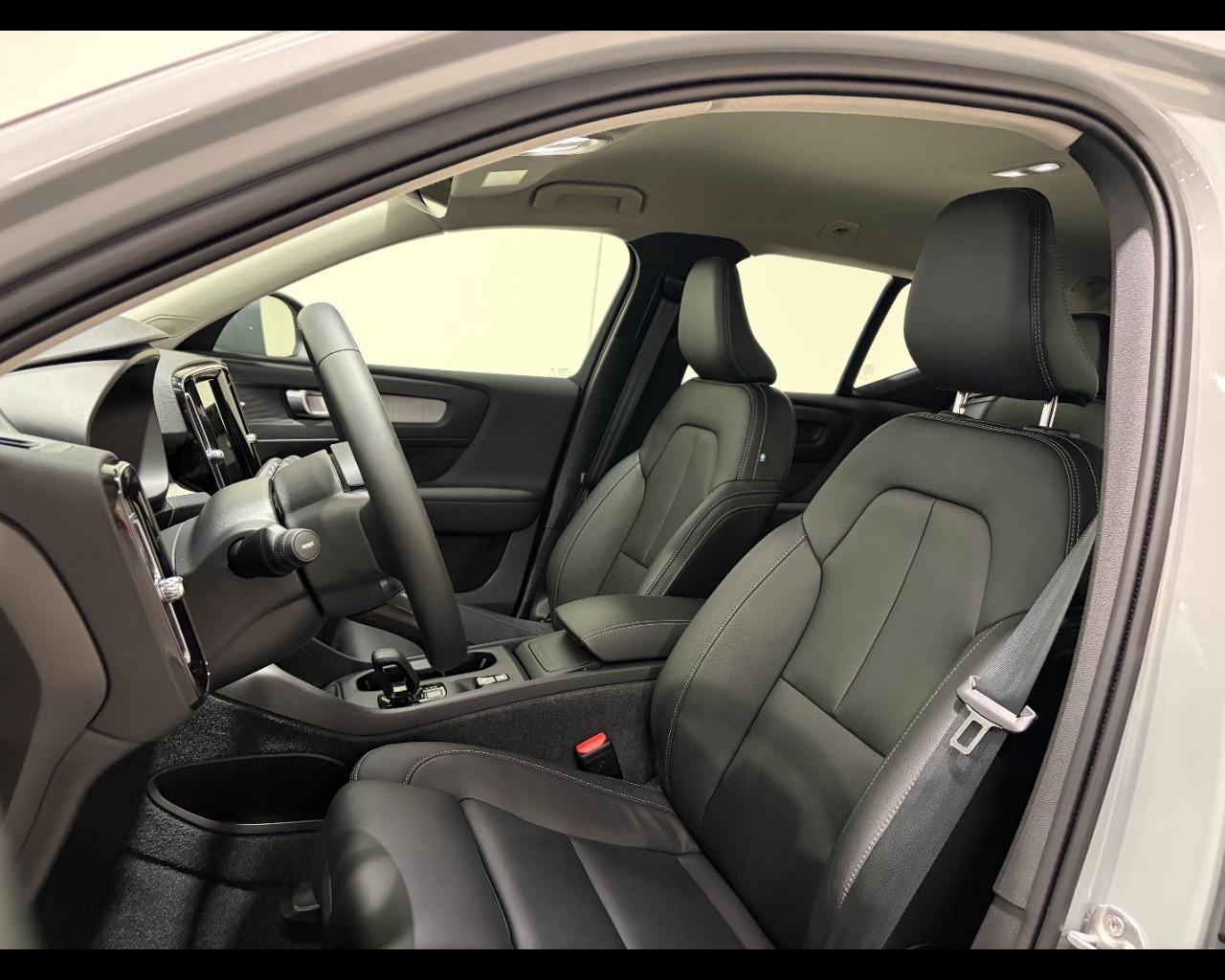 VOLVO XC40 CORE B3 AUTO