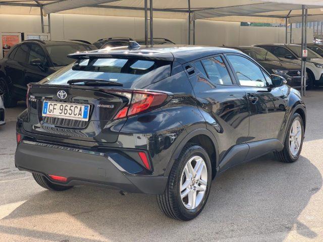 TOYOTA C-HR 1.8 Hybrid E-CVT Business