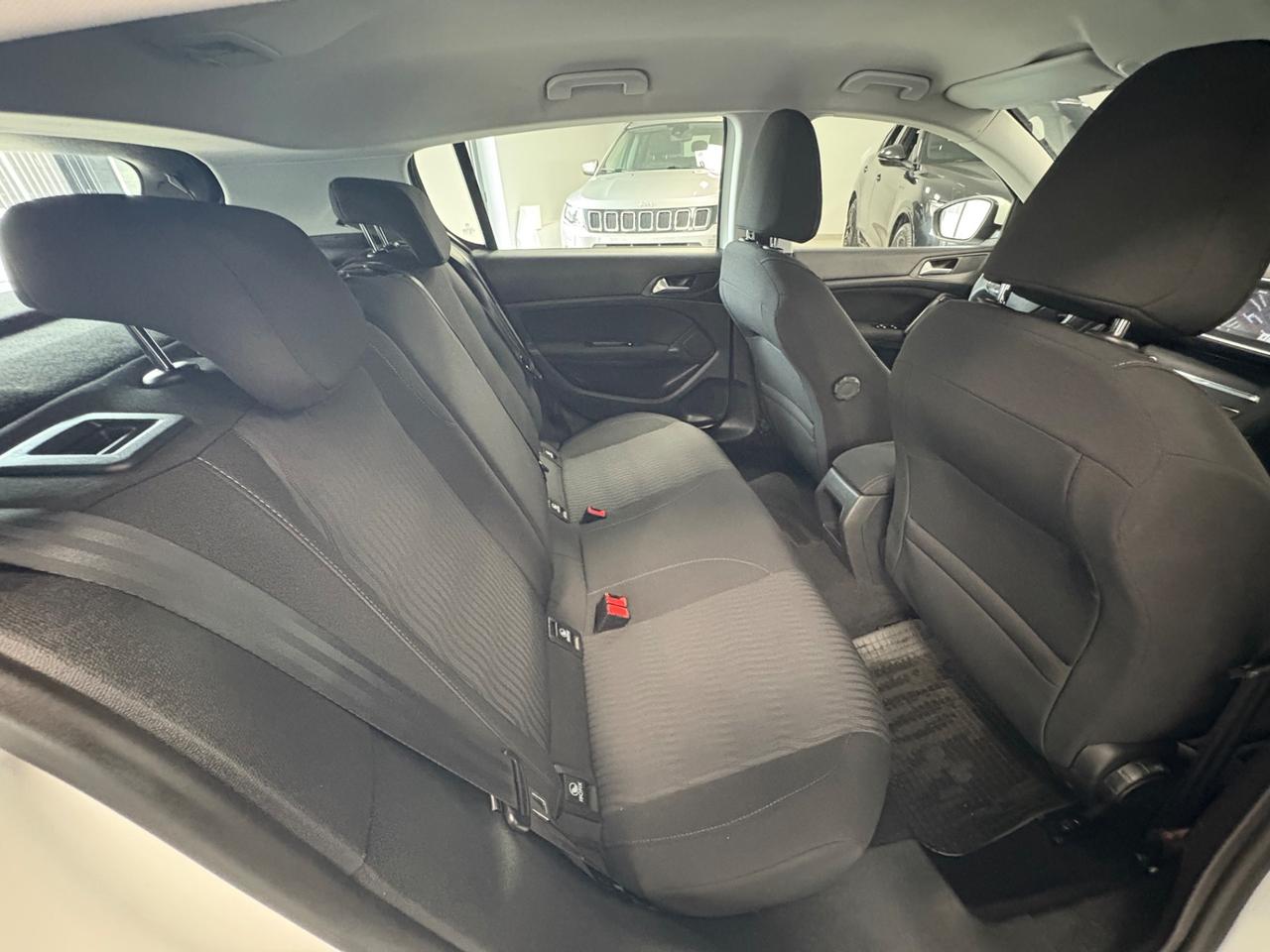 Peugeot 308 1.2 benzina 110cv 2016 neopatentati