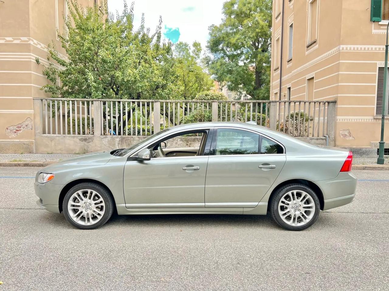 Volvo S80 4.4 V8 aut. AWD Summum