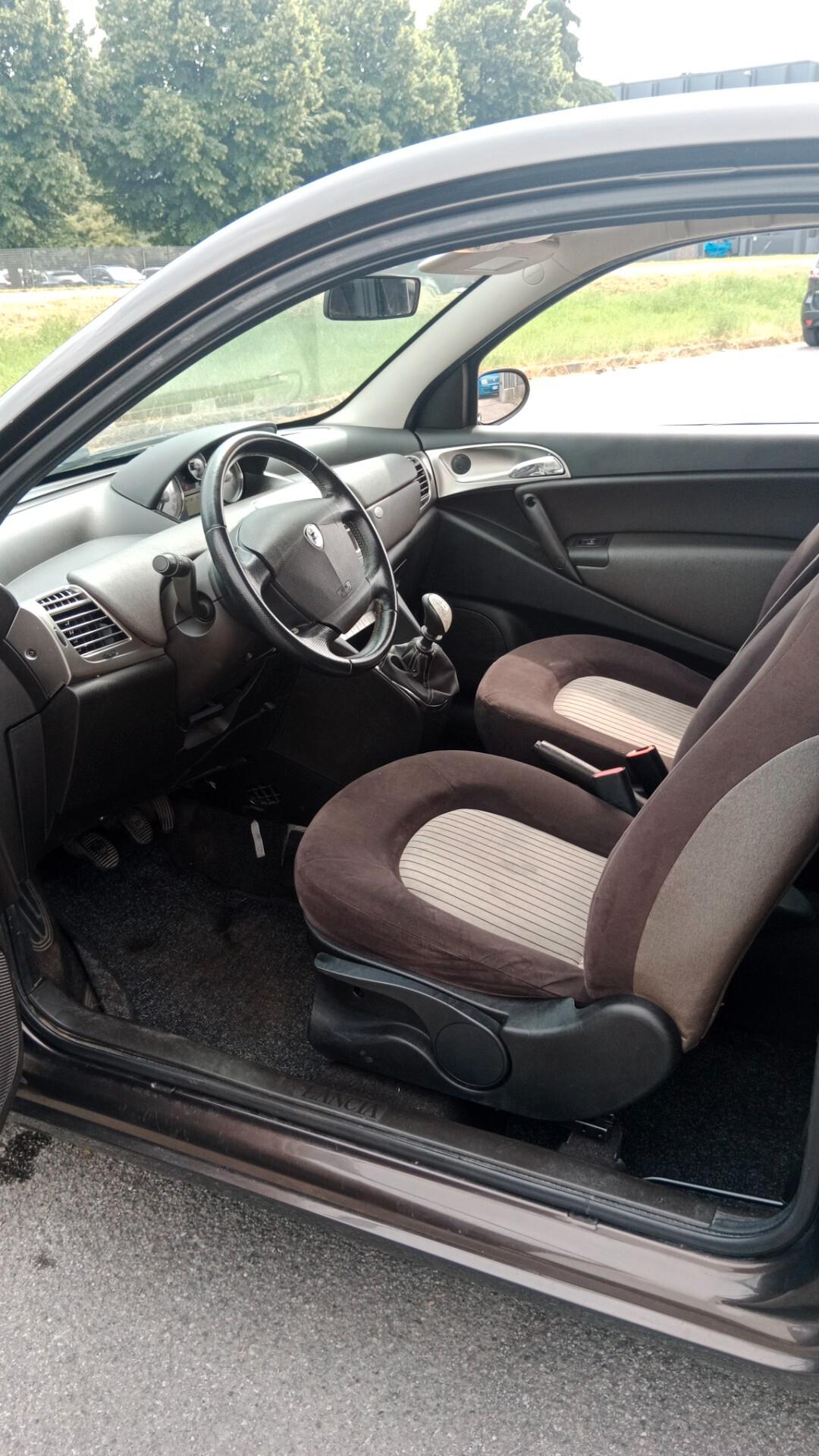 Lancia Ypsilon 1.4 Argento