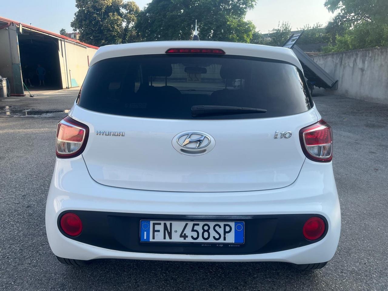 Hyundai i10-1.0 benz/cv 65- full -2018