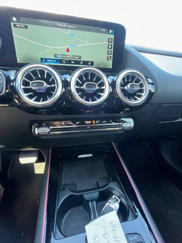 MERCEDES-BENZ GLA 200 d Automatic Business