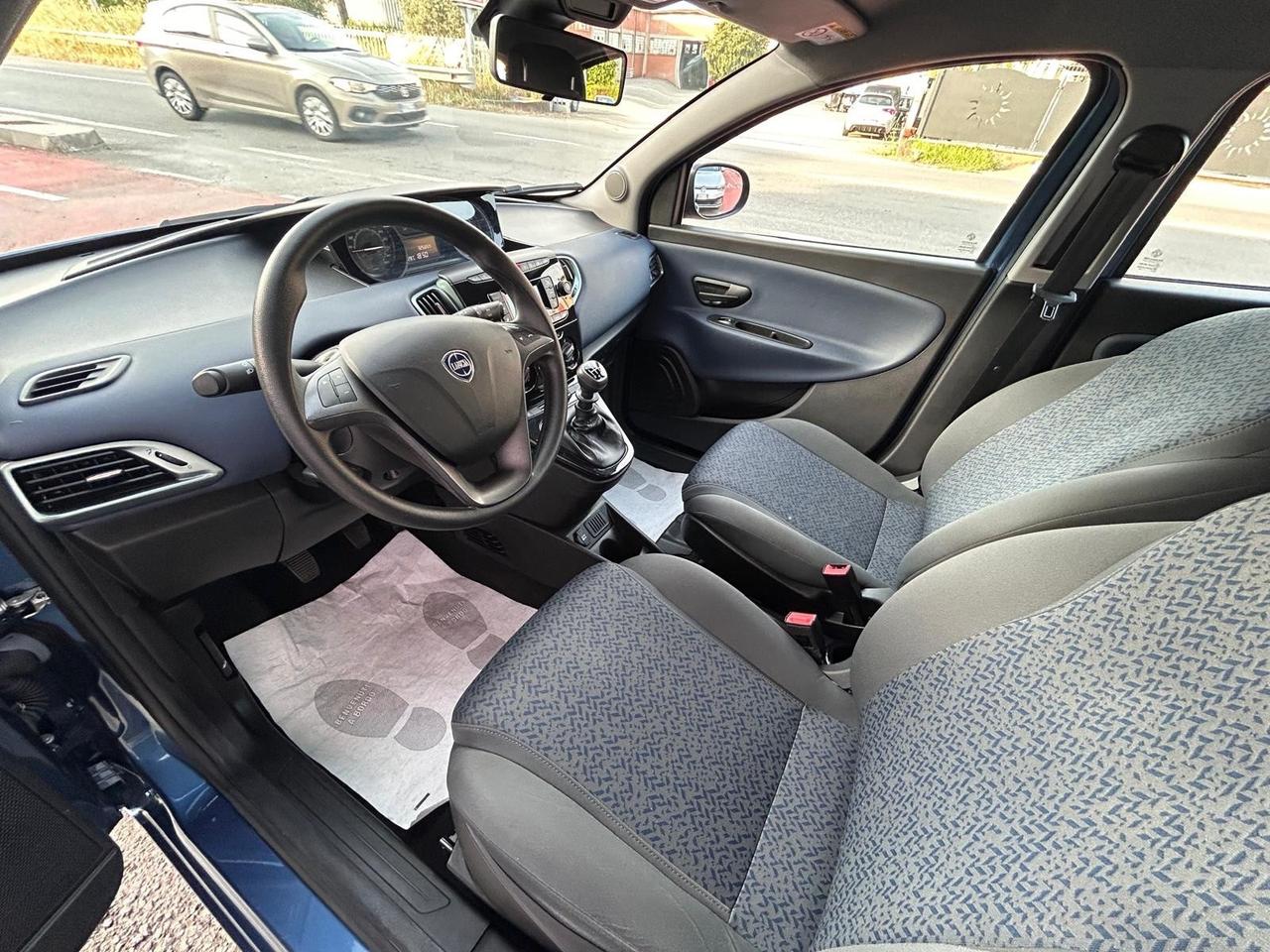 Lancia Ypsilon 1.0 FireFly 5 porte S&S Hybrid Gold