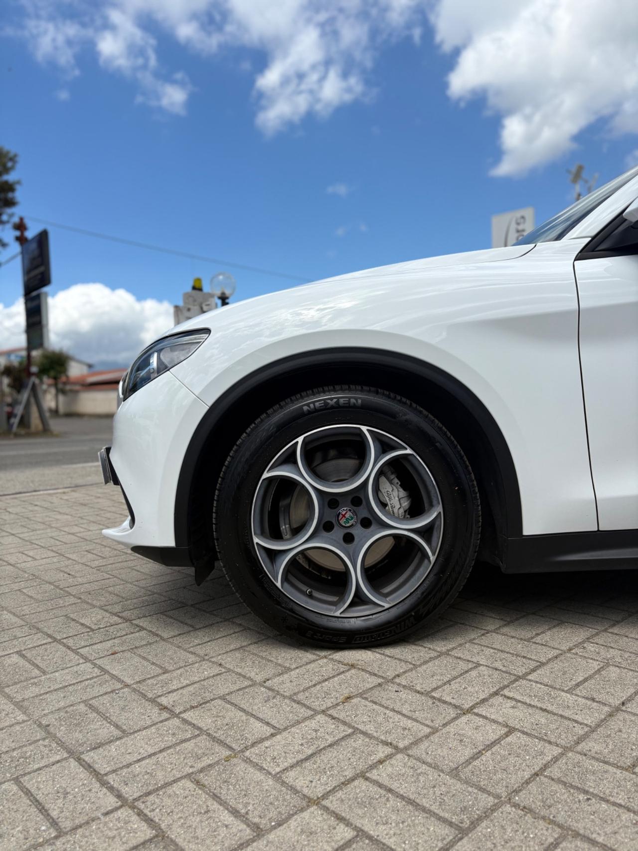 Alfa Romeo Stelvio 2.2 Turbodiesel 180 CV AT8 RWD Business