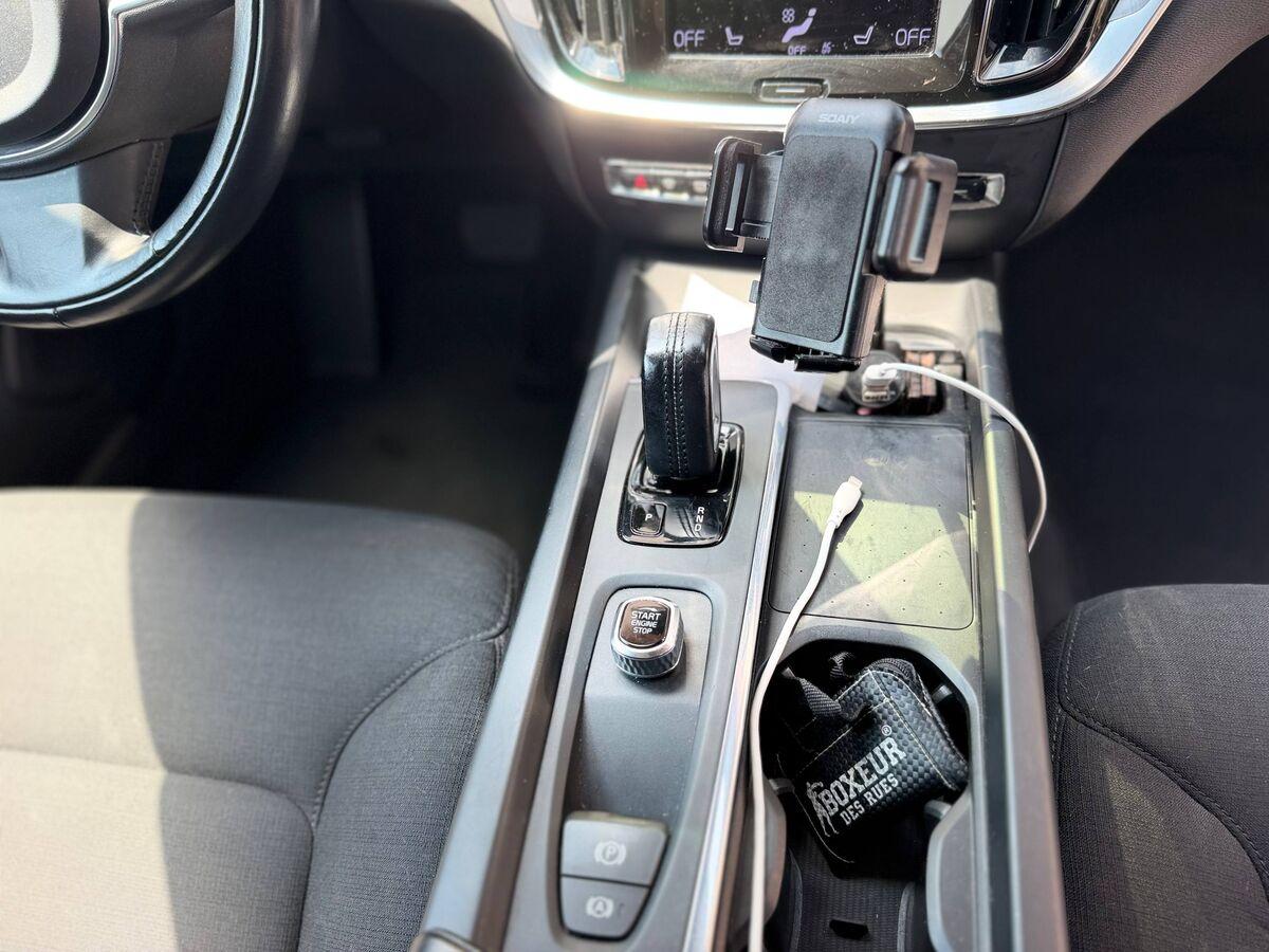 Volvo V60 2.0 b3 Momentum Business auto 8m my21
