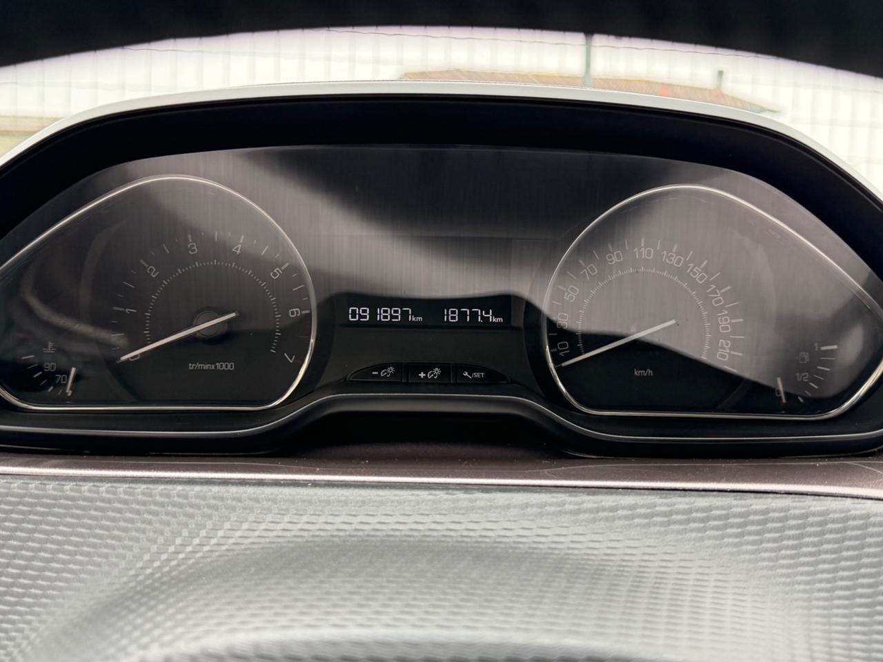 Peugeot 2008 1.2 82CV Allure