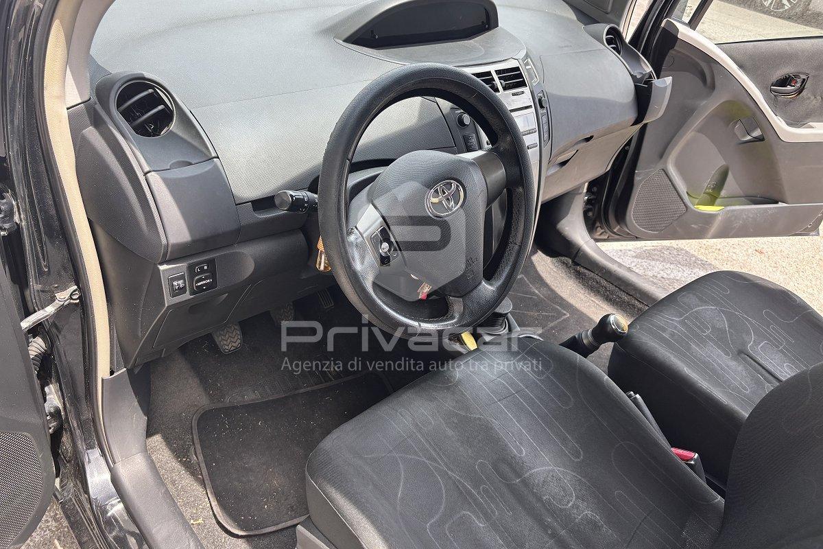 TOYOTA Yaris 1.0 5 porte Sol