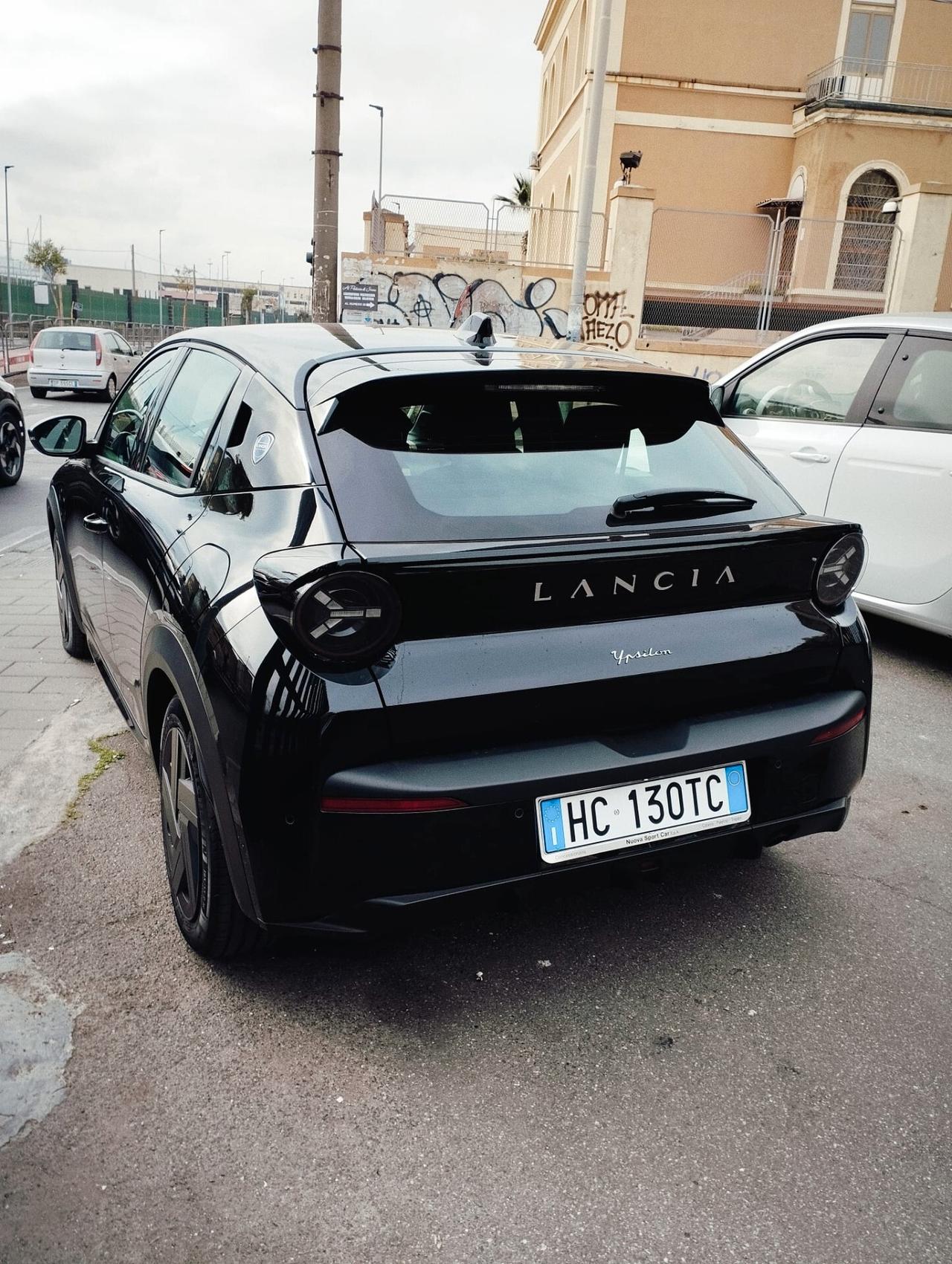 Lancia Ypsilon Hybrid e-DCT Edizione Cassina