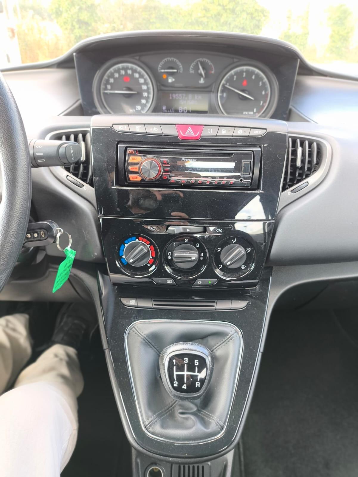 Lancia Ypsilon ECO CHIC 900 CC. X NEO PATENTATI BENZINA/ METANO RIF:4625