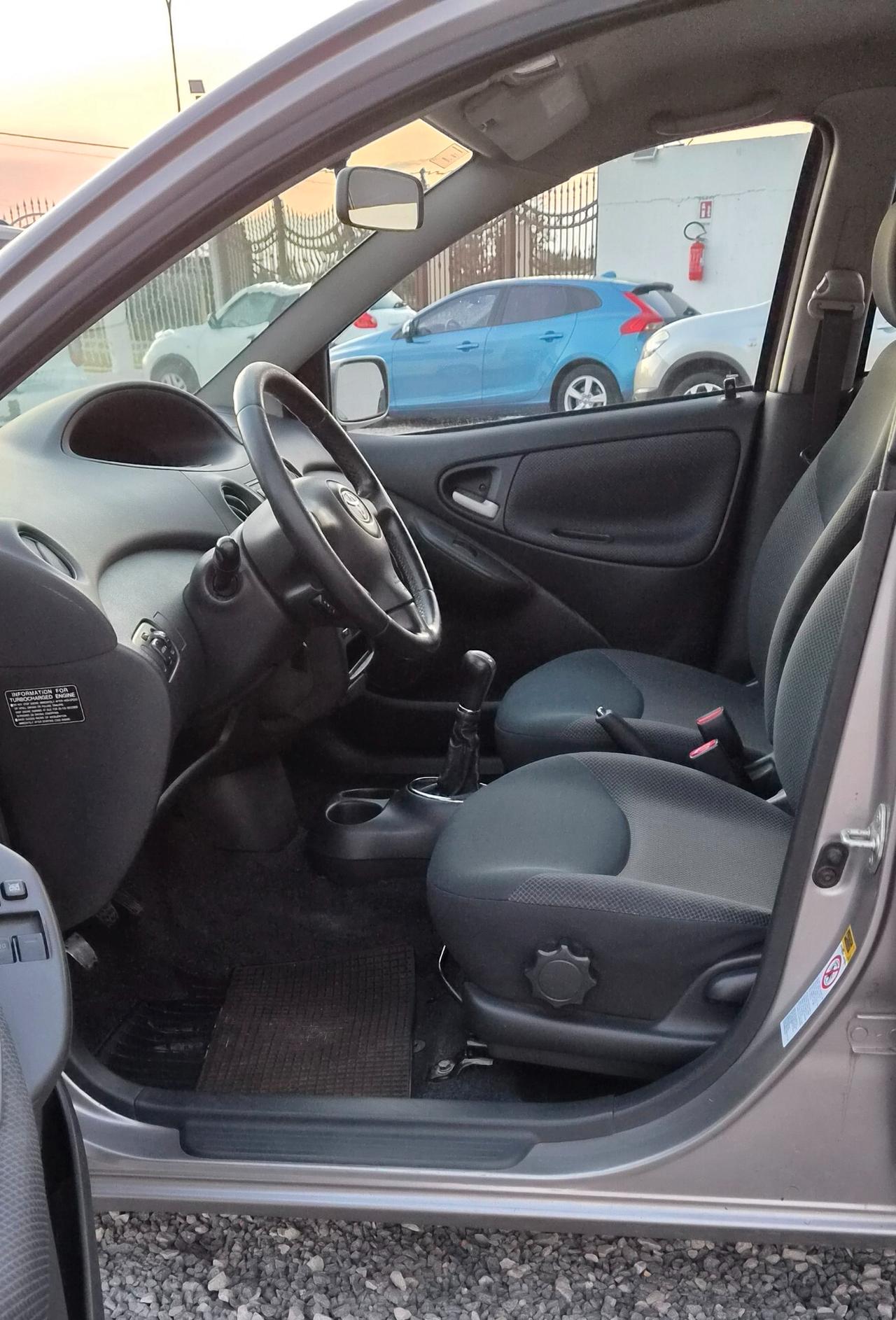 Toyota Yaris 1.4 tdi D-4D cat 5 porte Sol Blue