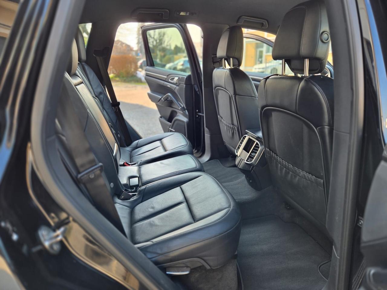 Porsche cayenne 3.0 V6 TDI platinum edition