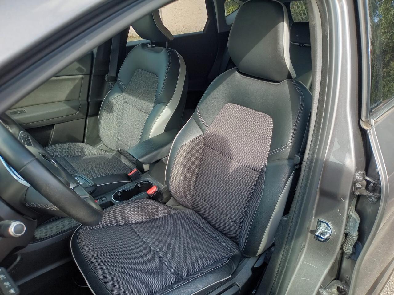 Renault Captur Mild Hybrid 140 CV Business