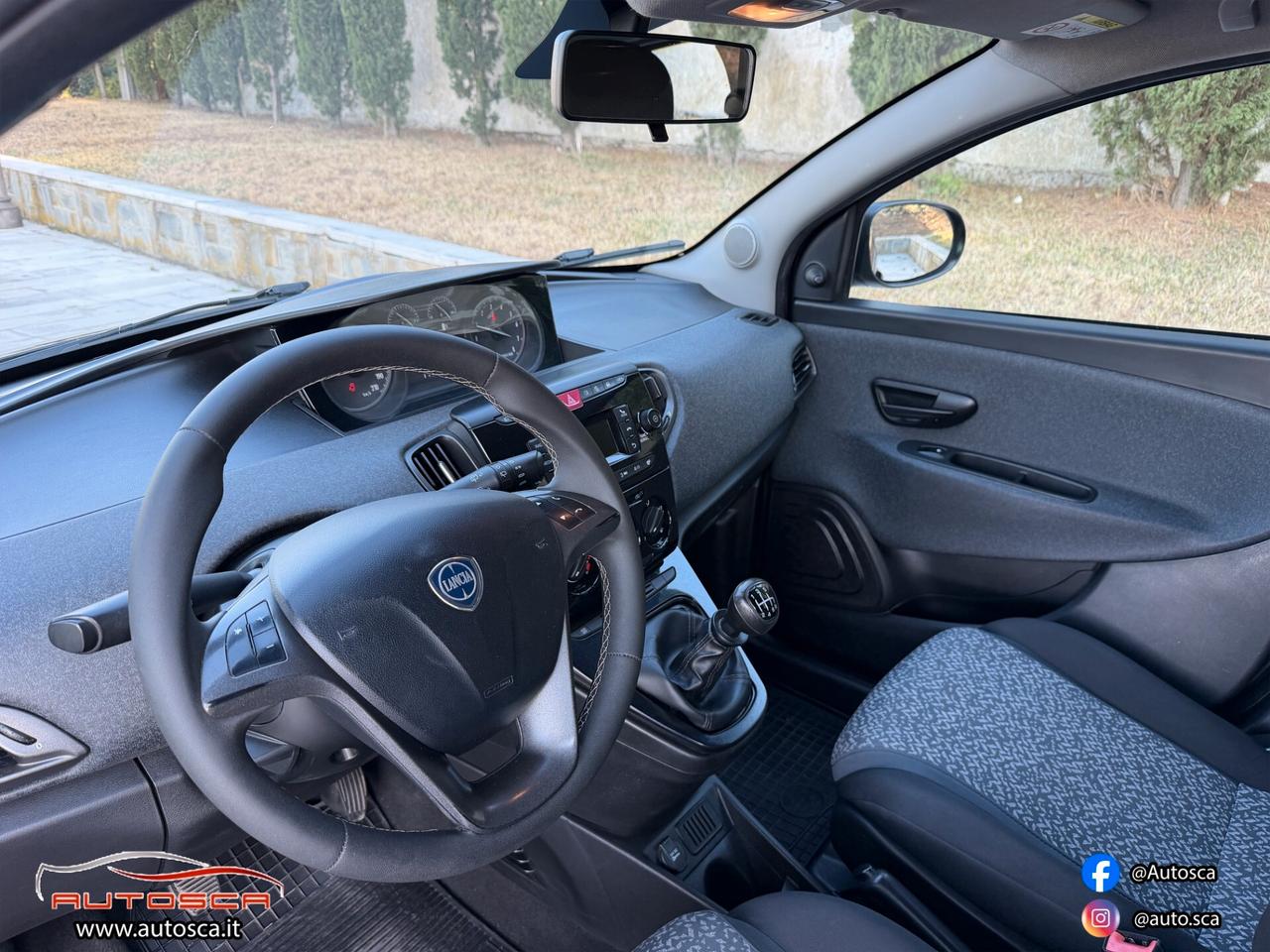 Lancia Ypsilon 1.0 FireFly Hybrid Ecochic Silver