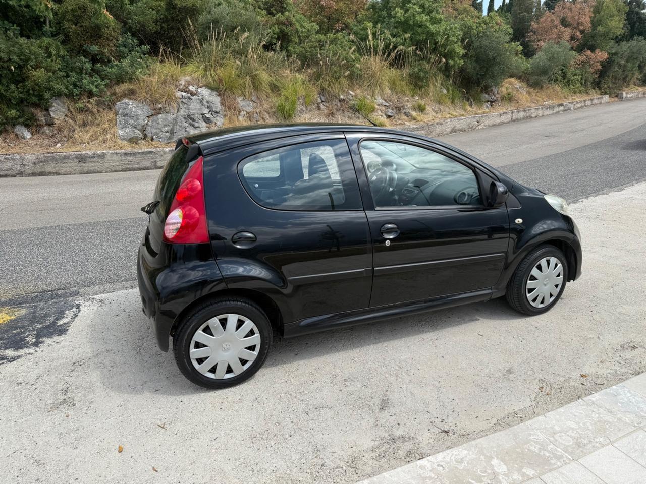 Peugeot 107 1.0 68CV 5p. Sweet Years ok neop.