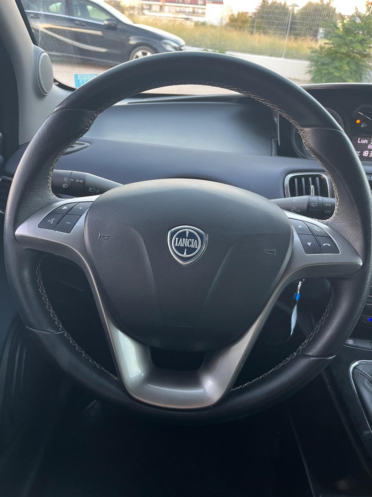 Lancia Ypsilon 1.2 69 CV 5 porte Mya