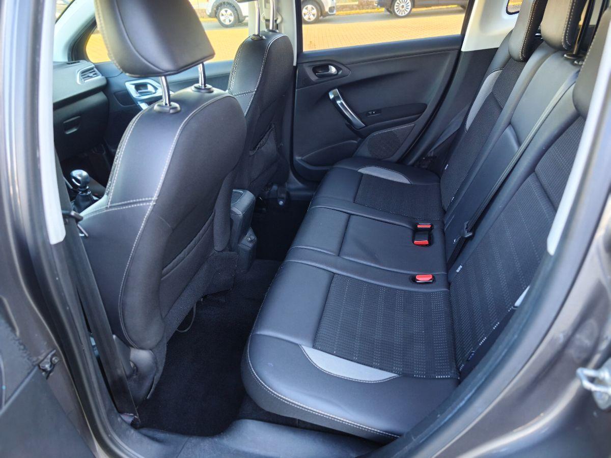 PEUGEOT 2008 1.6 BlueHDi 120 CV Allure