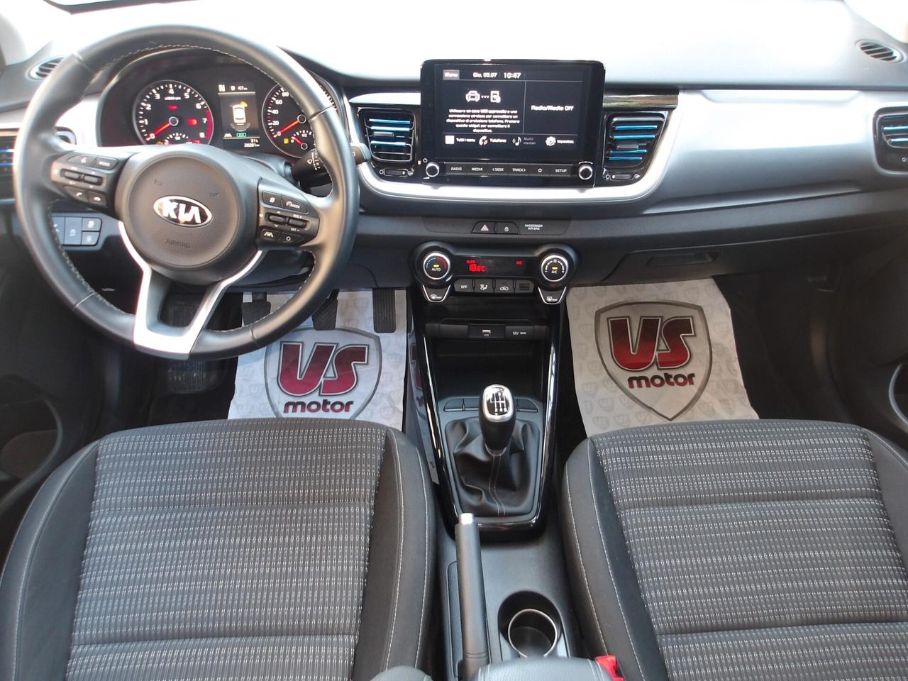 KIA STONIC 1.0 HYBRID-RETROC-28.000 KM-2021